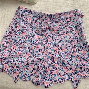 Lilly Pulitzer Floral Women's Shorts with side zipper and tie belt.